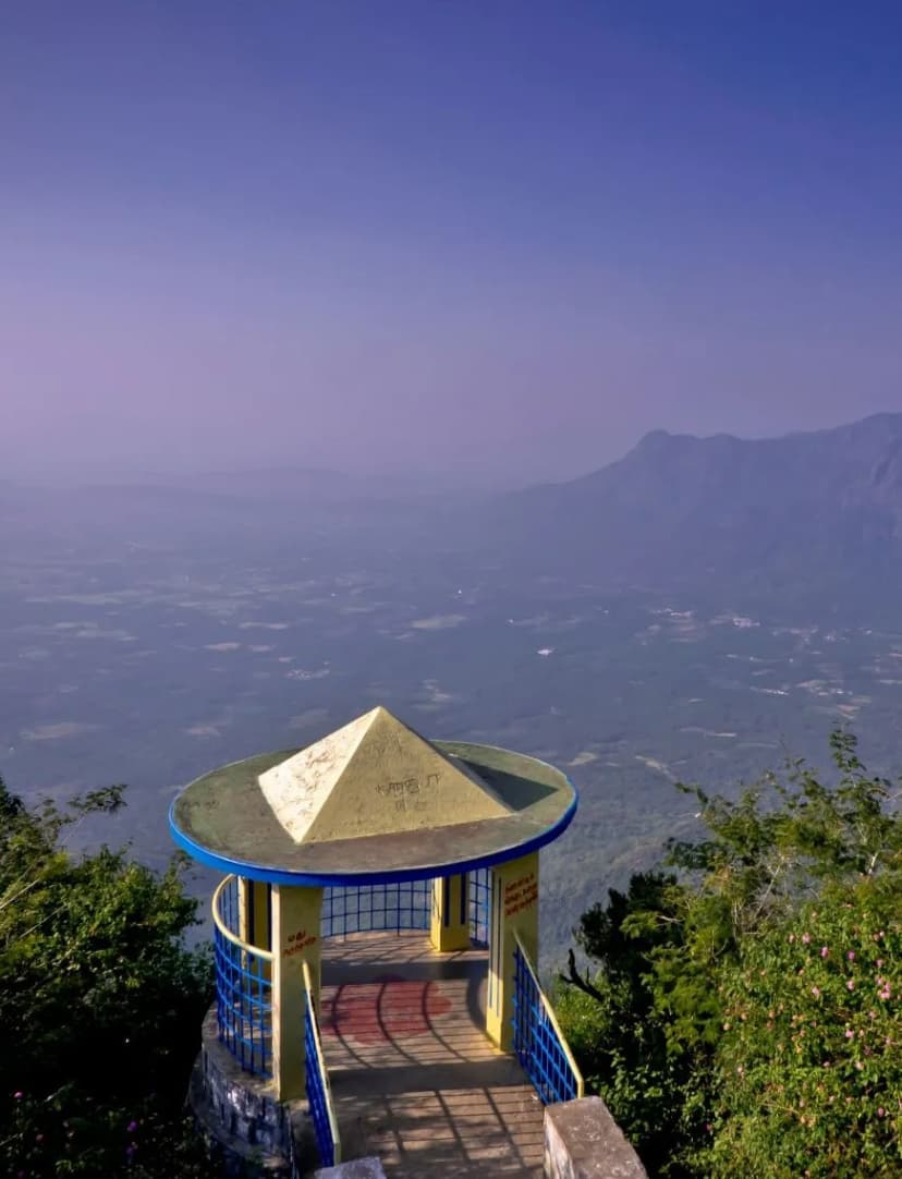 Colorful local roadside markets and tea stalls, with designated photo points capturing scenic travel moments.